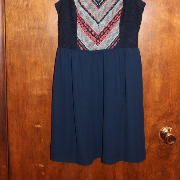 Dress - Picture 4 of 4